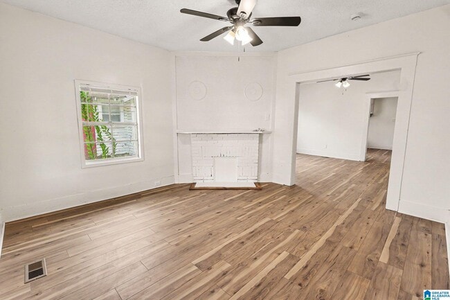 Photo - 456 1st St N