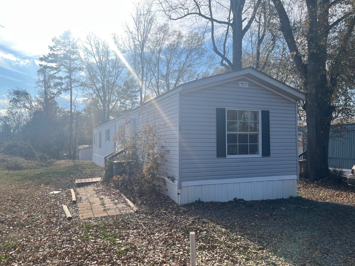 Photo - 109 Embert Ln