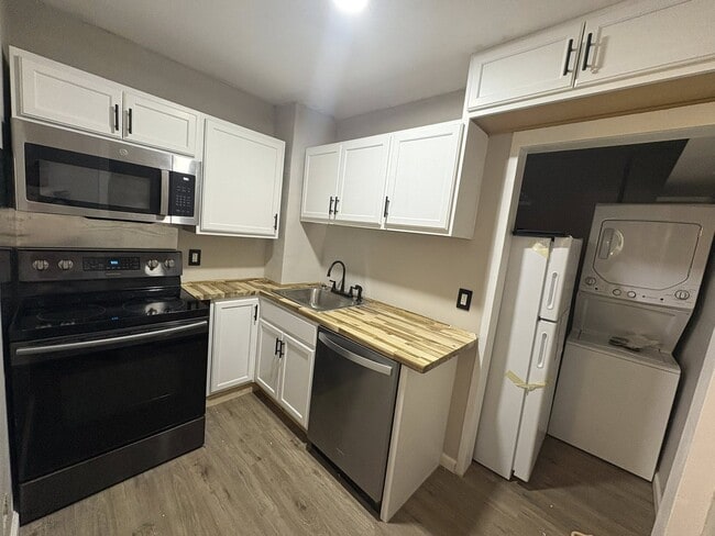 Building Photo - 1206 S Rockford Ave Unit 1206 1-2 Rental