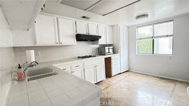 Photo - 1145 E Arcadia Ave Unidad 4 Rental