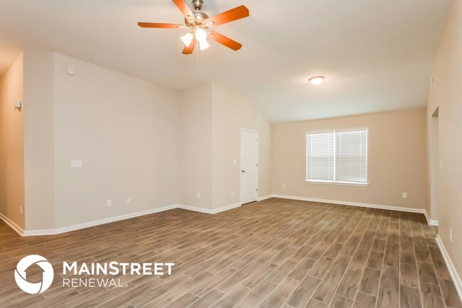 Photo - 185 Lakeside Point