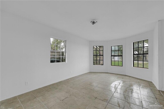 810 Catarina St