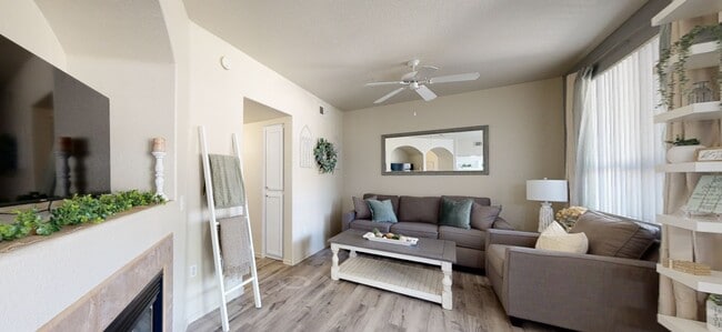 The Villas At Camelback Crossing