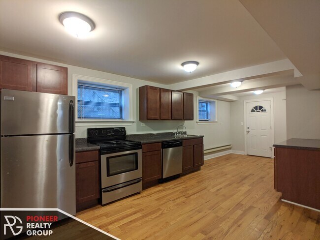 Photo - 1126 W Oakdale Ave Unidad 1125-GDNN