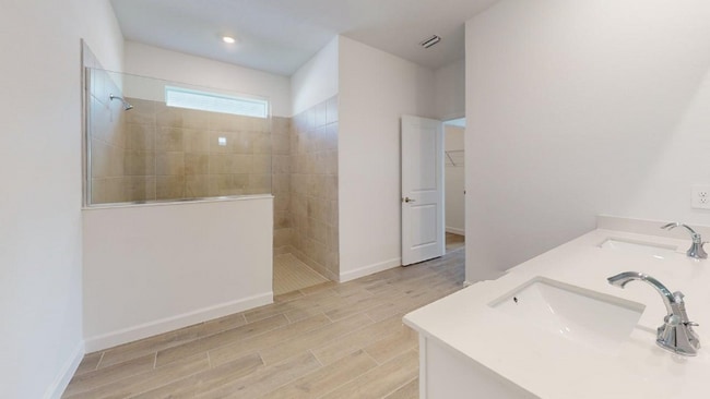 Photo - 7949 Lakes Edge Ln