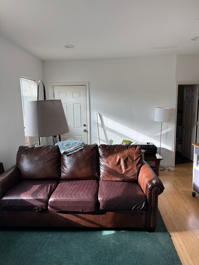 Building Photo - 33 Vinton St Unit 3