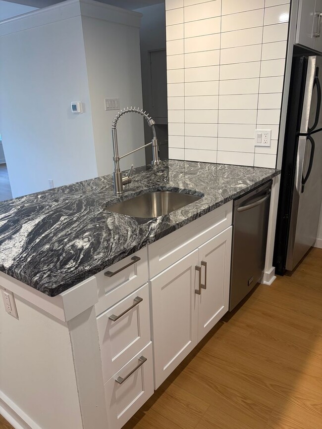 Photo - Welcome to Urban Elegance in the Heart of ... Unit 407