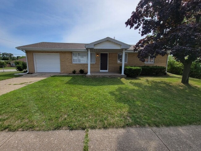 Building Photo - 3 bed, 1 bath, Close to South Bend Airport