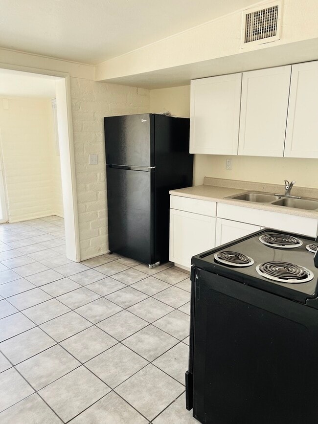 Photo - 4125 E 27th St