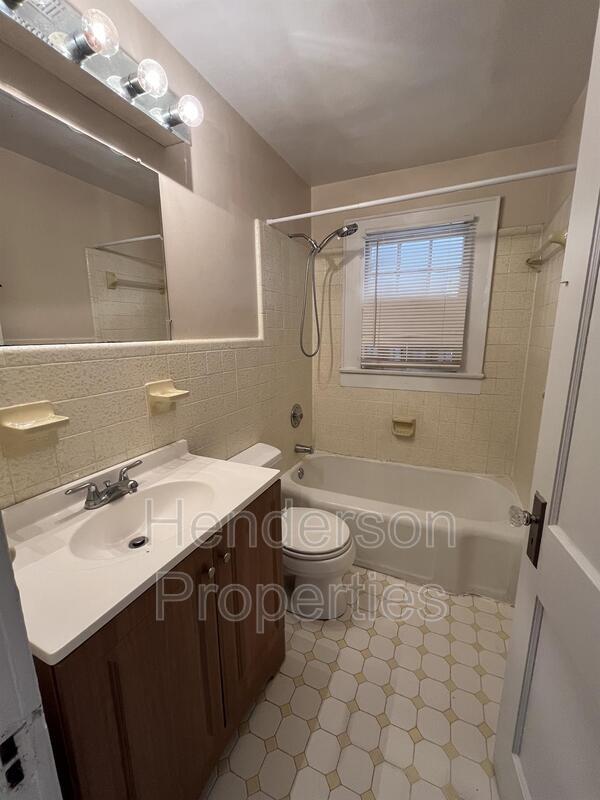 Photo - 135 Bradford Dr