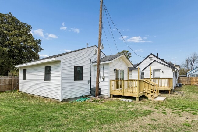 Building Photo - 1428 24th St