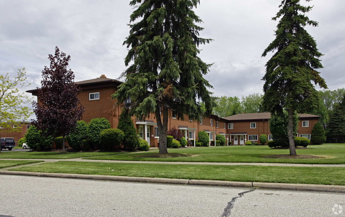 Wickliffe Gardens - Wickliffe Gardens Apartments