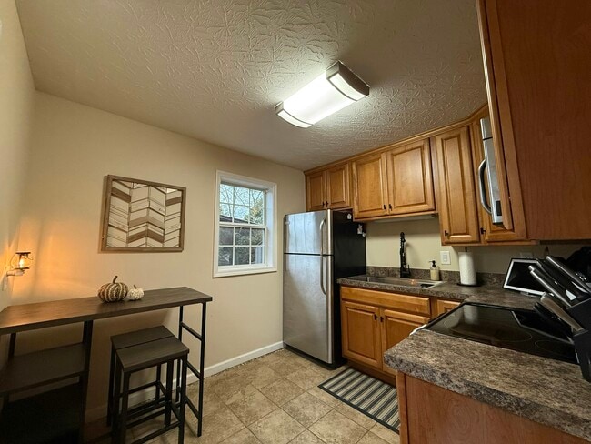 Photo - 10201 Woodlawn Ave