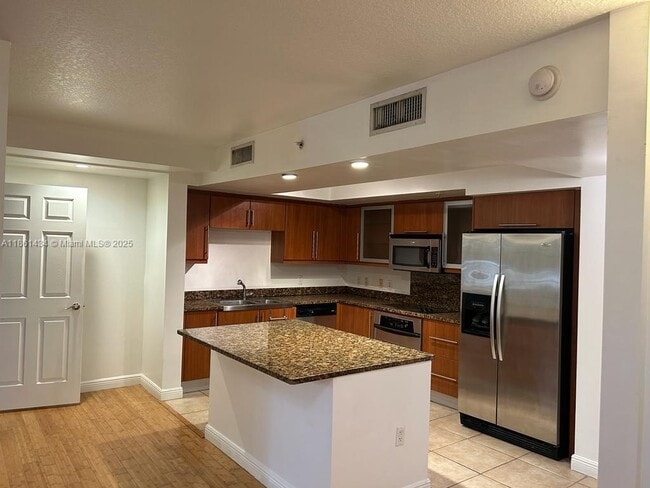 Building Photo - 888 Douglas Rd Rental
