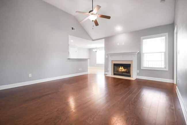 Photo - Pet Friendly Three Bedroom!