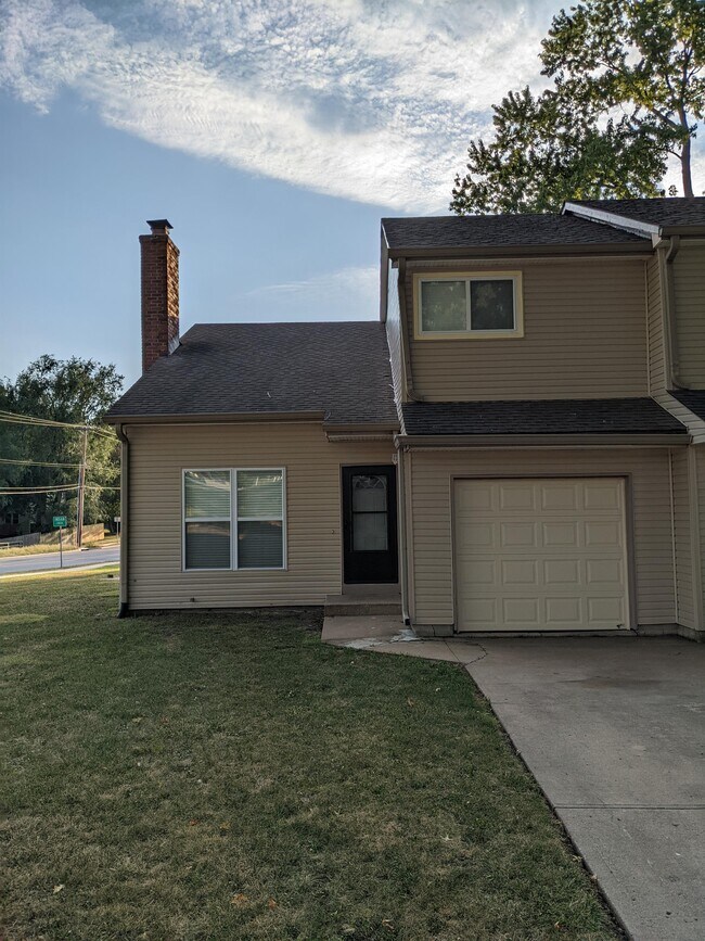 Photo - 927 S Lindenwood Dr Townhome