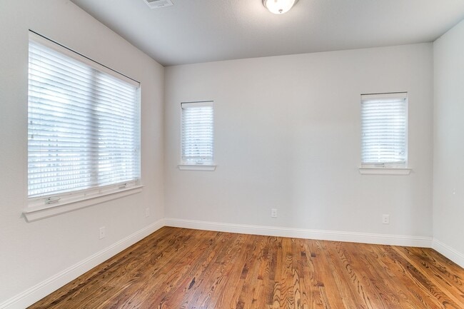 Photo - Exclusive Oak Lawn Townhome with Stunning ...