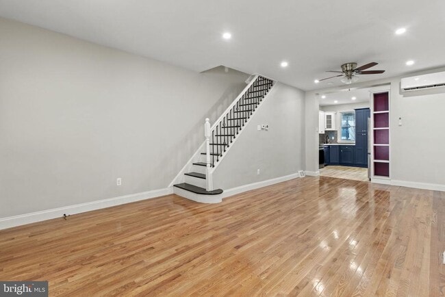 Photo - 1744 Johnston St