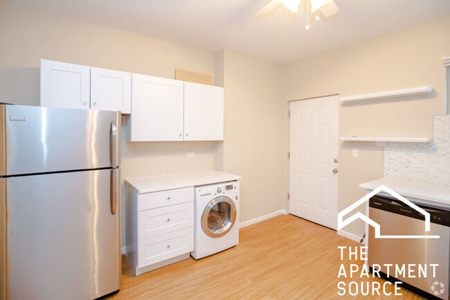 Building Photo - 2447 N Clybourn Ave Rental