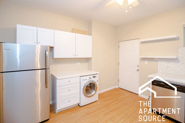 Building Photo - 2447 N Clybourn Ave Rental