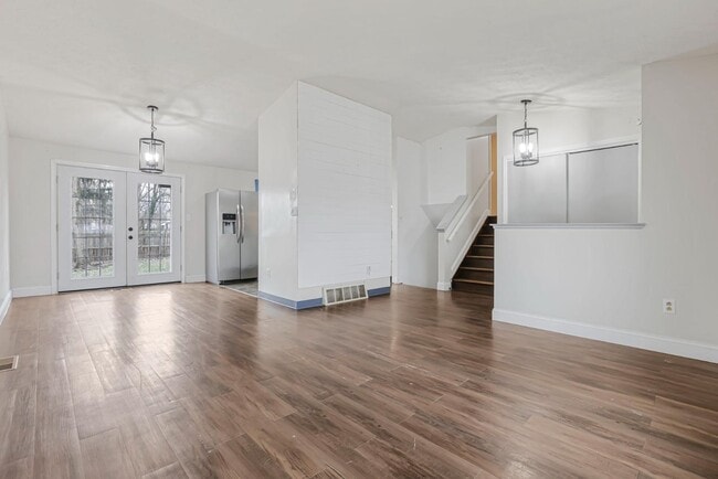 Photo - 2543 Stonington Ave