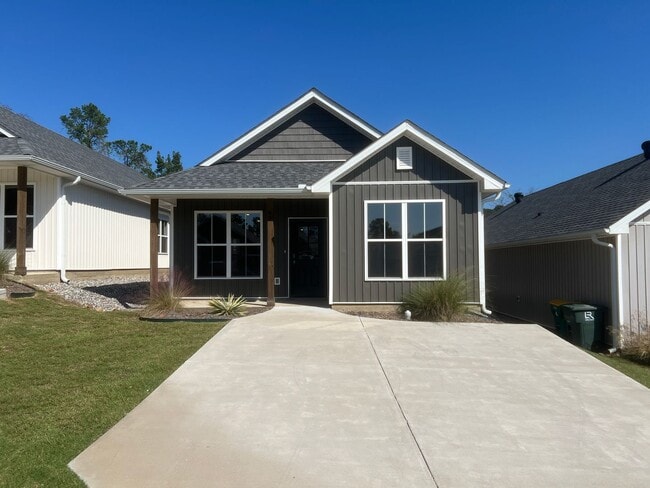 Building Photo - 3 Bed 3 Bath Home