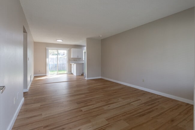 Photo - 110 SW Fleishauer Ln