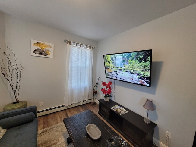 Building Photo - 487 Manton Ave Unit ID1373655P