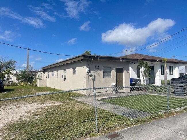 Building Photo - 4015 SW 19th St Unit 3 Rental