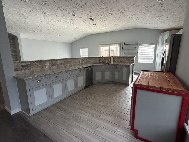 Photo - 306 Flora Vista Dr