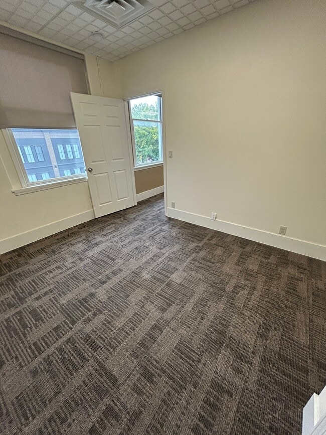 12 2nd St NE Unit 5