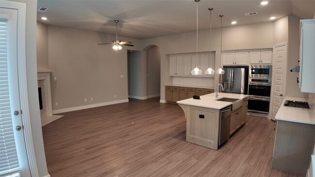 Photo - 512 Brockwell Bend