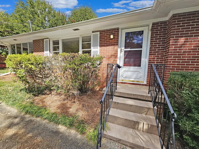 Photo - 605 Green Acres Rd