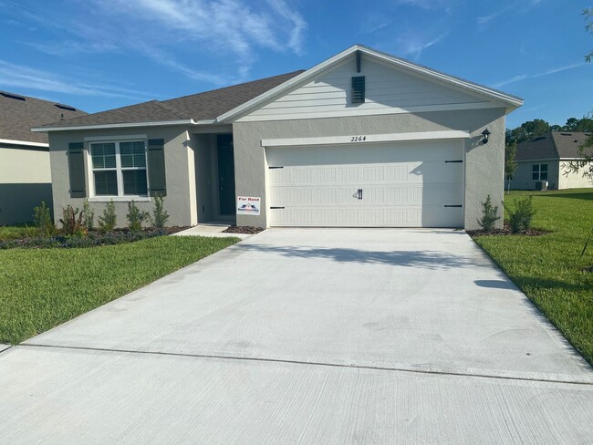 Building Photo - 4 Bedroom 2 Bath home in Oak Leaf Preserve...