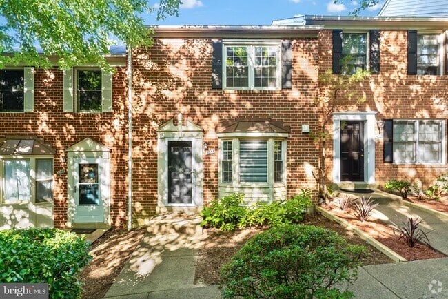 Building Photo - 2035 S Glebe Rd Rental