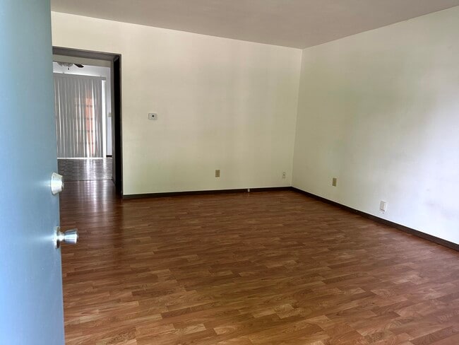 Building Photo - 111 Pin Oak Dr