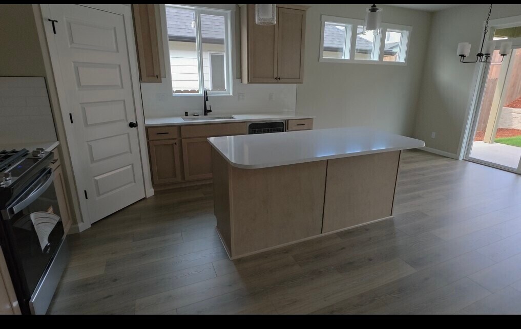 Photo - 738 NW 28th St