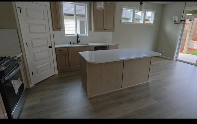 Photo - 738 NW 28th St