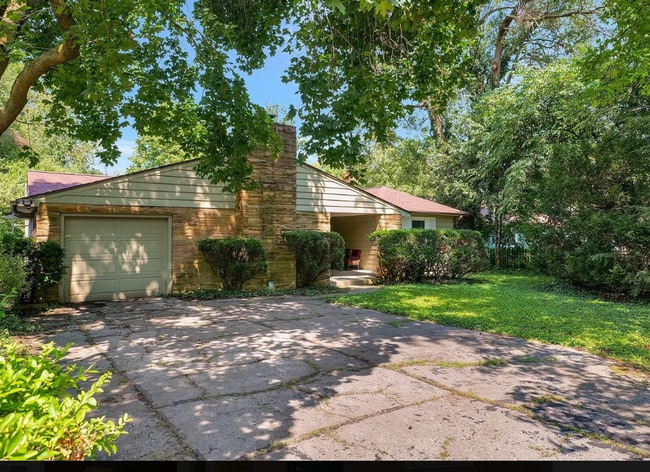 Building Photo - 706 Hessel Blvd Rental