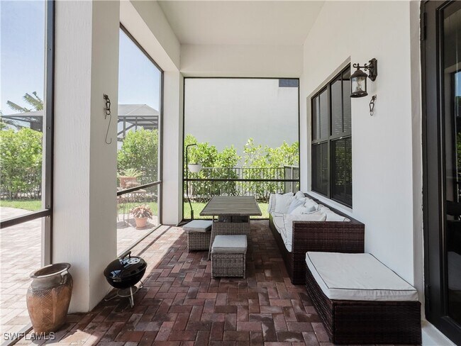 Building Photo - 5169 Roma St S