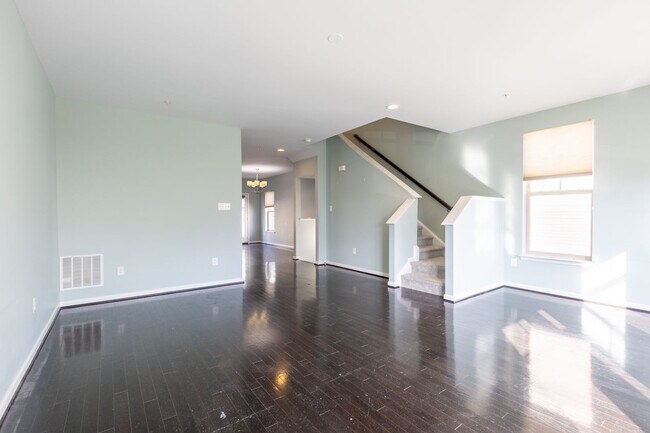 Photo - Lovely 3 BR/2.5 BA EOG Townhome in Glen Bu...