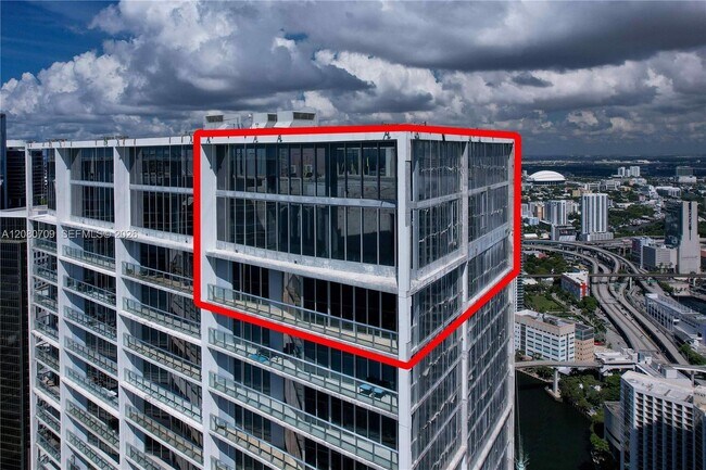 Building Photo - 465 Brickell Ave Unit PH5701