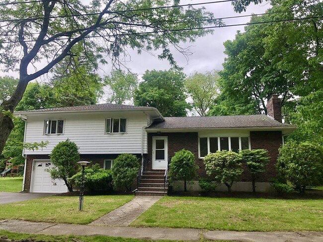 Building Photo - 15 Sycamore Rd