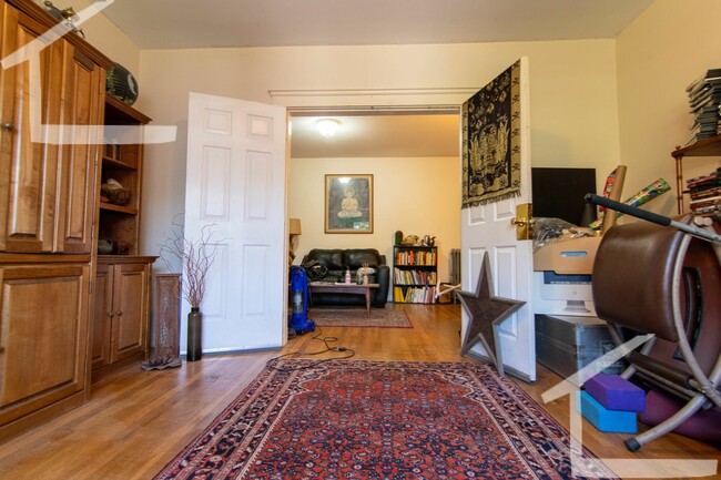 Building Photo - 42 Orchard Rd Unit 2 Rental