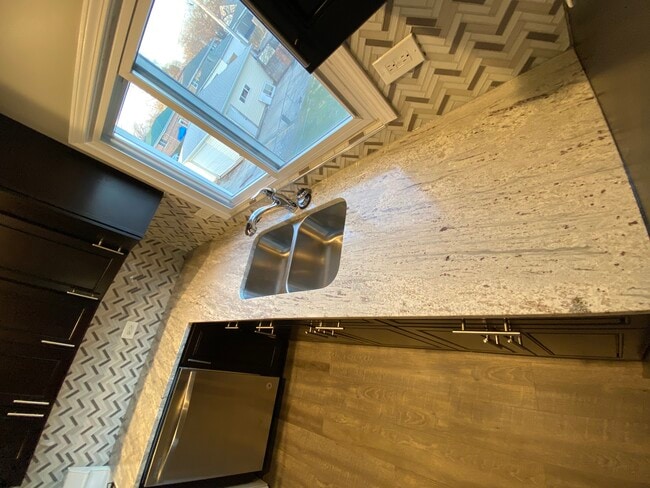 Building Photo - 9909 S Ridgeland Ave