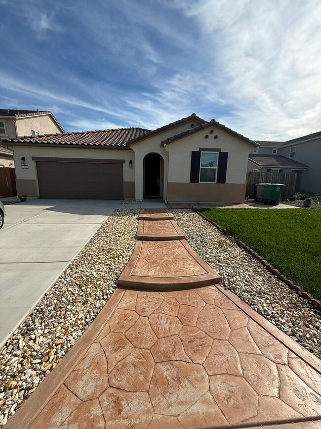 Building Photo - Stunning 4-Bedroom Family Home – Available Now!