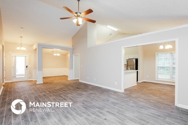 Photo - 1121 Ludwick Way