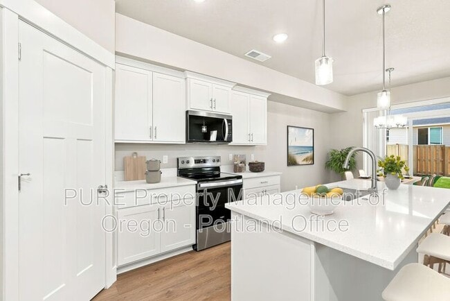 Photo - 582 NE Alderwood Dr