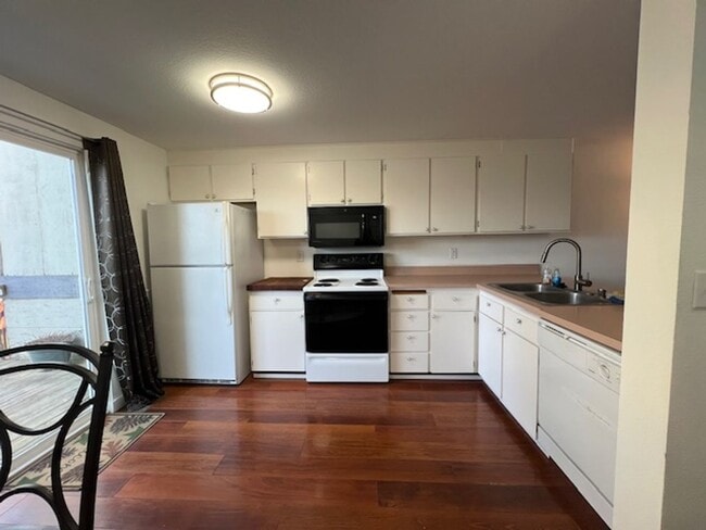 Photo - 1820 Larch St