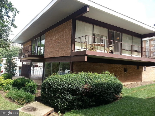 Building Photo - 5705 Indian Ct Unit 1D